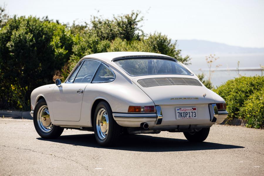  Porsche 911 2.0 Coupe 1965 года  (NA) (фото 14 из 33)